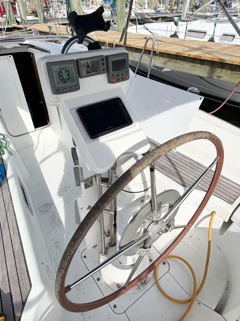 Slide: The Image of Beneteau 323 2007 - 36