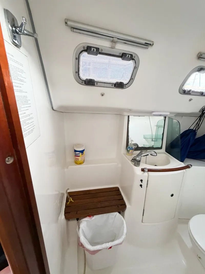 Slide: The Image of Beneteau 323 2007 - 9