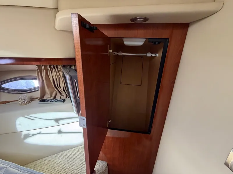 Slide: The Image of Sea Ray Sedan Bridge 2007 - 27