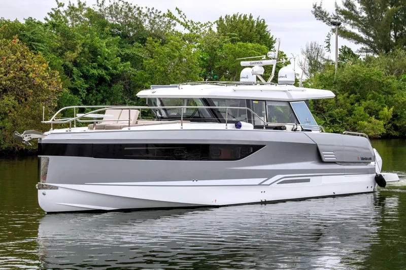The Image of Wellcraft 44 Explorer 2026 - 0