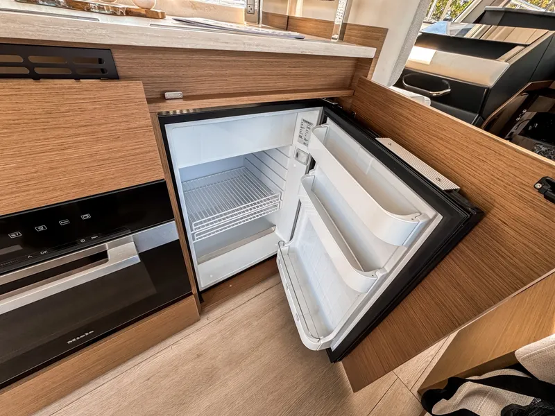 Slide: The Image of Wellcraft 44 Explorer 2026 - 19
