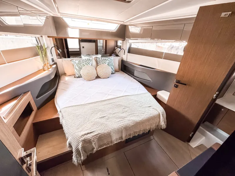 Slide: The Image of Wellcraft 44 Explorer 2026 - 39