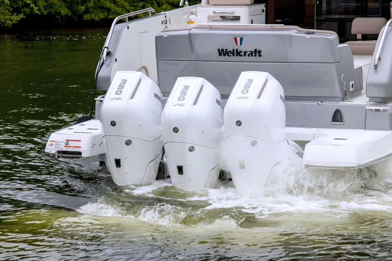 Slide: The Image of Wellcraft 44 Explorer 2026 - 4