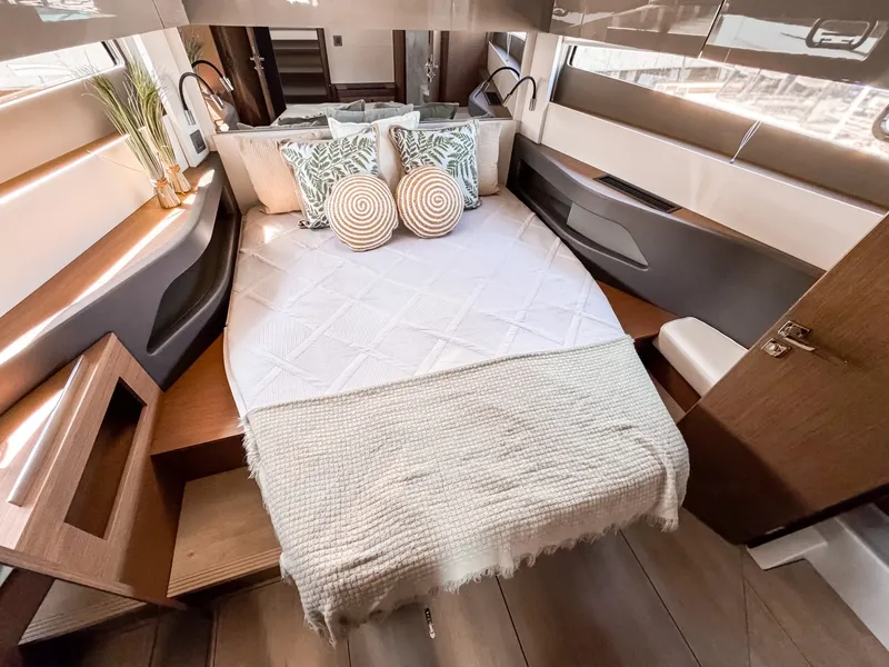 Slide: The Image of Wellcraft 44 Explorer 2026 - 40