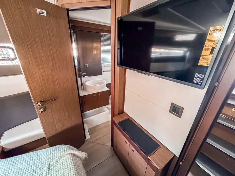 Slide: The Image of Wellcraft 44 Explorer 2026 - 42
