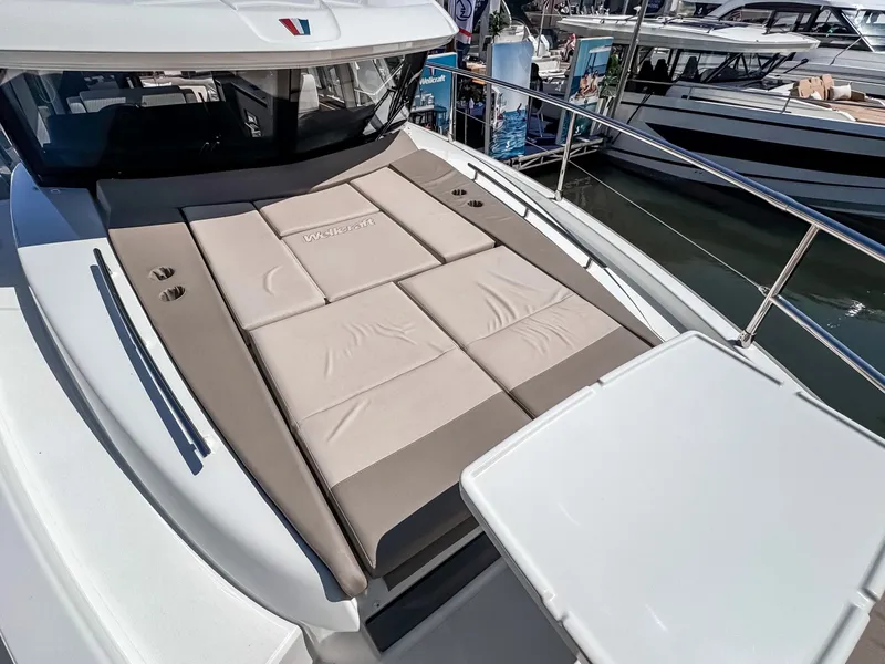 Slide: The Image of Wellcraft 44 Explorer 2026 - 45