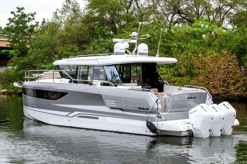 Slide: The Image of Wellcraft 44 Explorer 2026 - 6