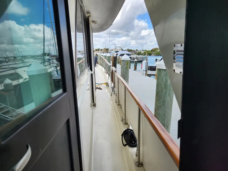 Slide: The Image of Hatteras 53 Motor Yacht 1978 - 15