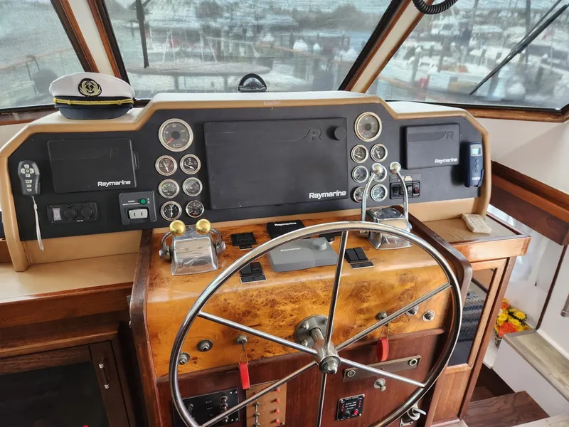 Slide: The Image of Hatteras 53 Motor Yacht 1978 - 17