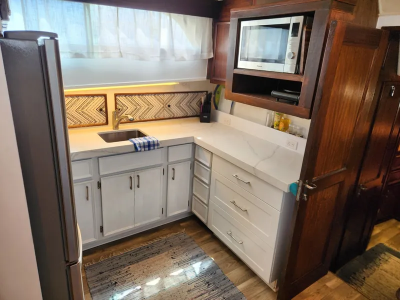 Slide: The Image of Hatteras 53 Motor Yacht 1978 - 27