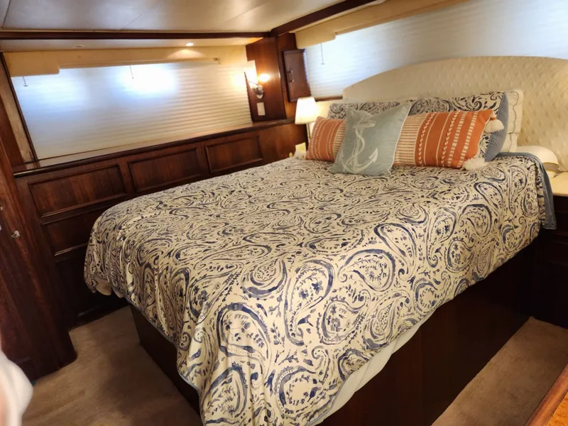 Slide: The Image of Hatteras 53 Motor Yacht 1978 - 43