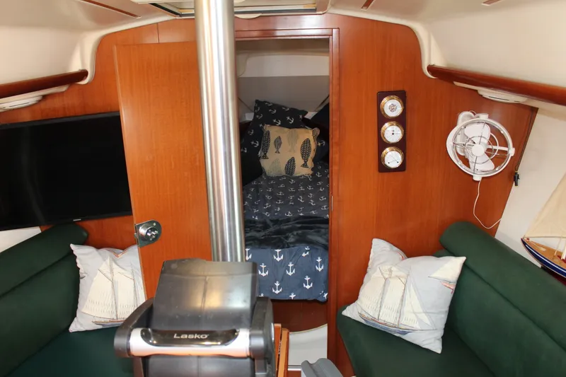 Slide: The Image of Beneteau 323 2007 - 28