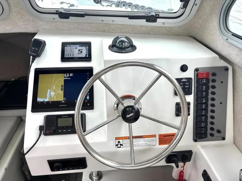 Slide: The Image of Parker Marine 2320 Sport Cabin 2022 - 7