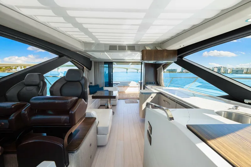 Slide: The Image of Azimut S6 2020 - 100