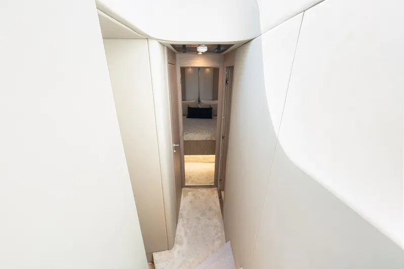 Slide: The Image of Azimut S6 2020 - 101