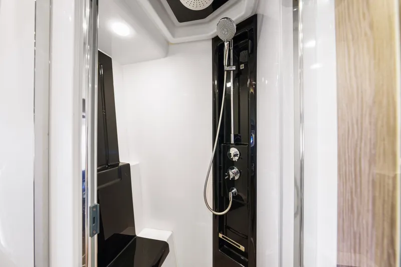 Slide: The Image of Azimut S6 2020 - 108