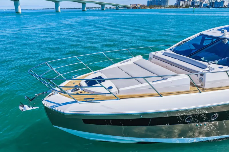 Slide: The Image of Azimut S6 2020 - 13