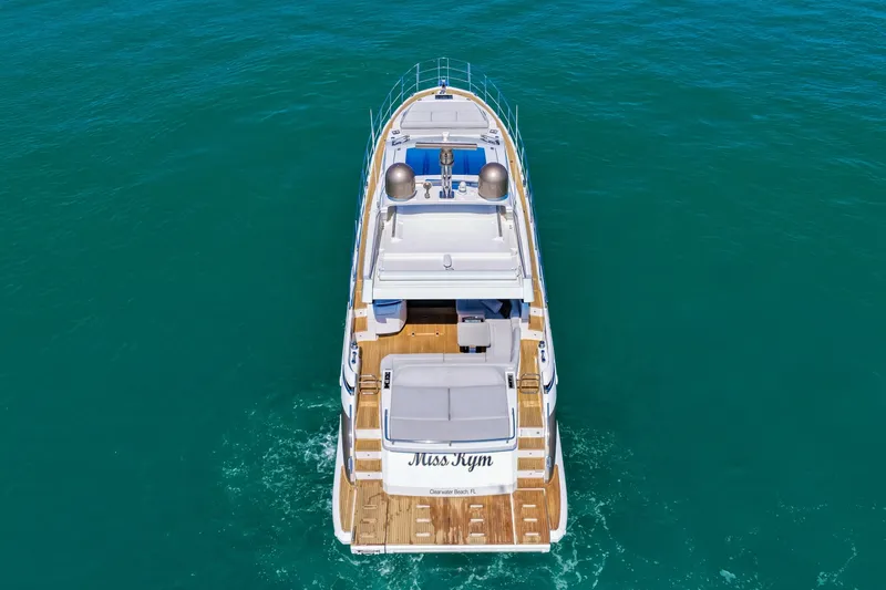 Slide: The Image of Azimut S6 2020 - 18