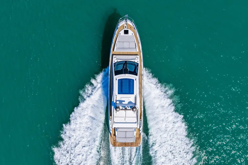 Slide: The Image of Azimut S6 2020 - 32