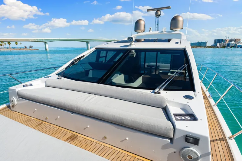 Slide: The Image of Azimut S6 2020 - 80