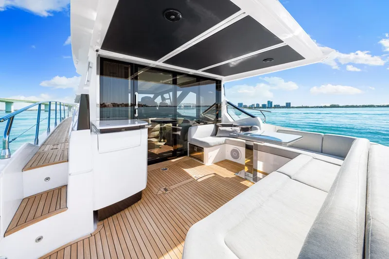 Slide: The Image of Azimut S6 2020 - 83
