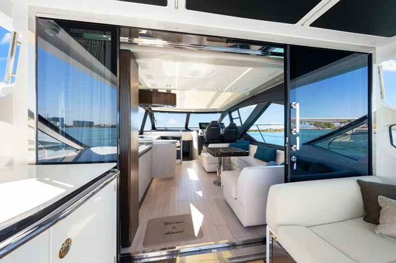 Slide: The Image of Azimut S6 2020 - 84