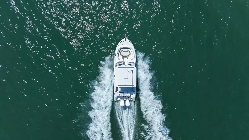 Slide: The Image of Edgewater 280CX 2018 - 19