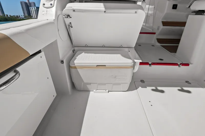 Slide: The Image of Edgewater 280CX 2018 - 26