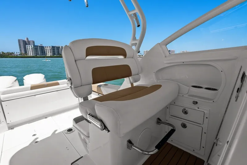Slide: The Image of Edgewater 280CX 2018 - 28