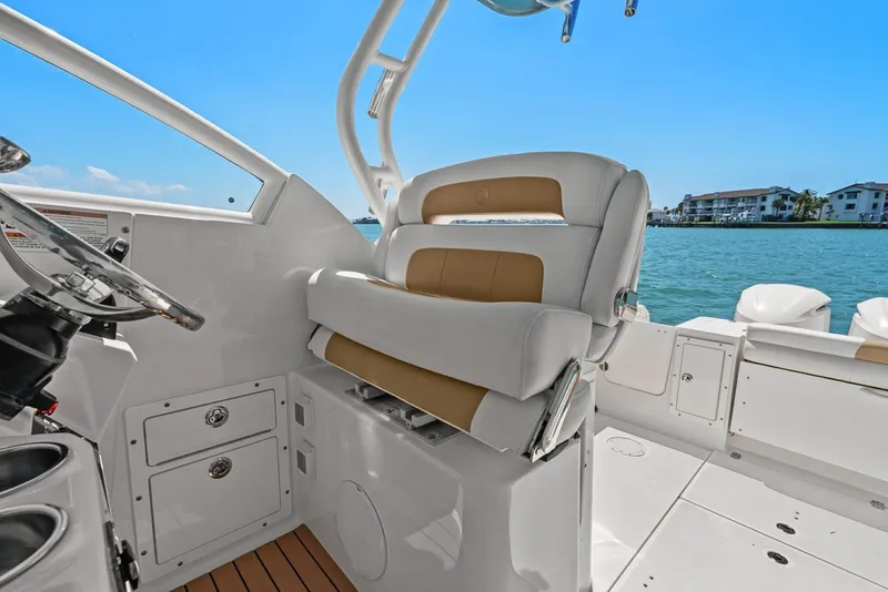 Slide: The Image of Edgewater 280CX 2018 - 30