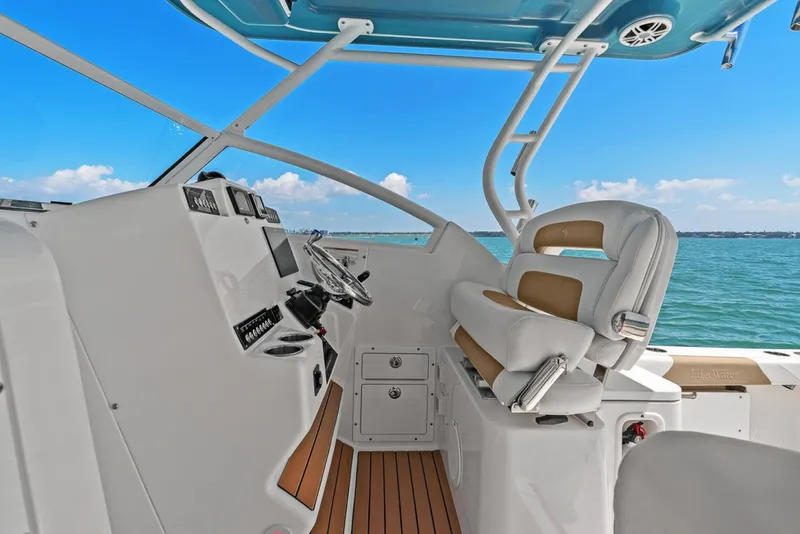 Slide: The Image of Edgewater 280CX 2018 - 34