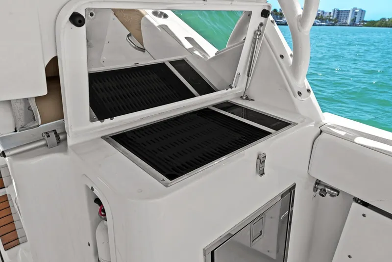Slide: The Image of Edgewater 280CX 2018 - 39
