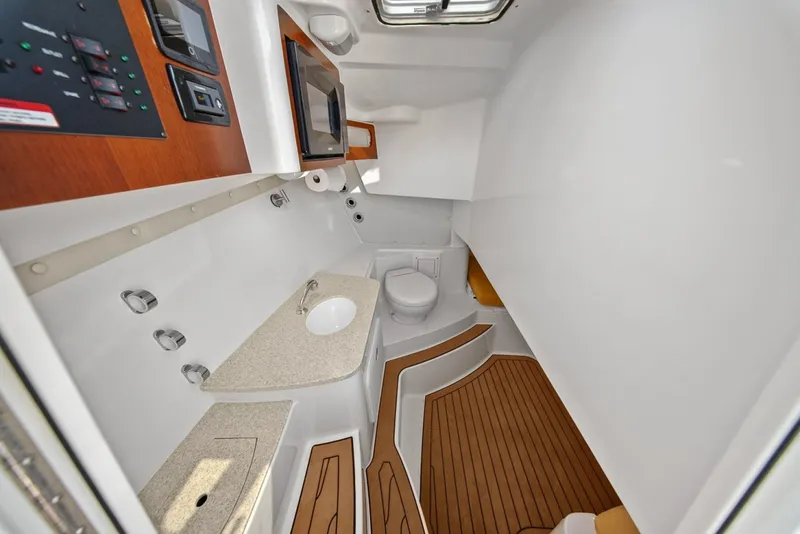 Slide: The Image of Edgewater 280CX 2018 - 51