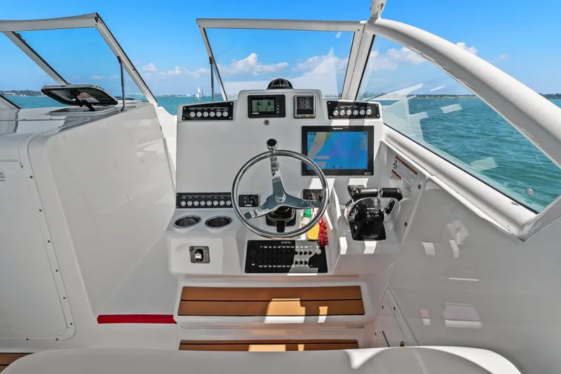 Slide: The Image of Edgewater 280CX 2018 - 6