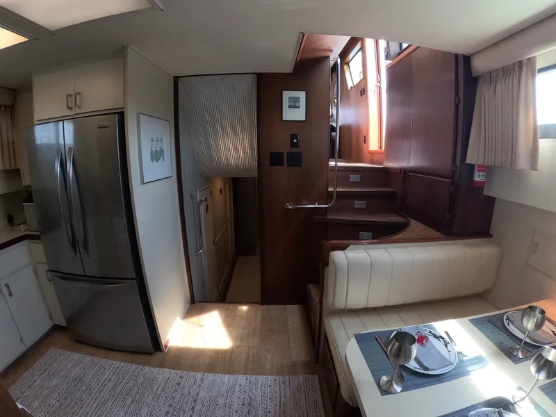 Slide: The Image of Hatteras Motor Yacht 1987 - 11