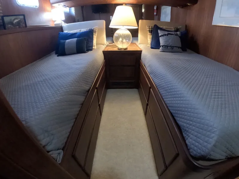 Slide: The Image of Hatteras Motor Yacht 1987 - 20