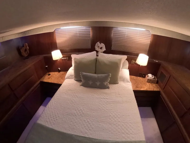 Slide: The Image of Hatteras Motor Yacht 1987 - 27