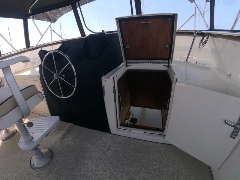 Slide: The Image of Hatteras Motor Yacht 1987 - 59