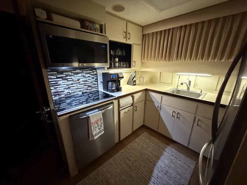 Slide: The Image of Hatteras Motor Yacht 1987 - 69