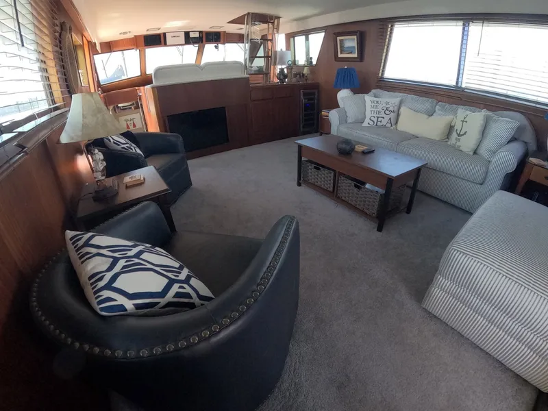 Slide: The Image of Hatteras Motor Yacht 1987 - 7