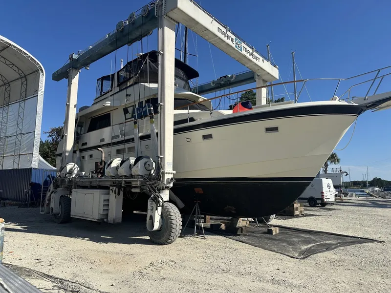 Slide: The Image of Hatteras Motor Yacht 1987 - 84