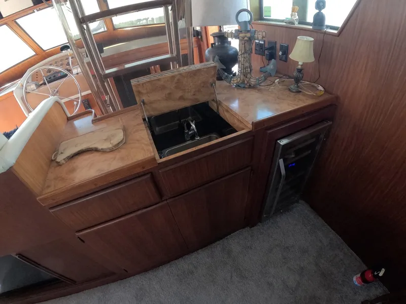 Slide: The Image of Hatteras Motor Yacht 1987 - 9