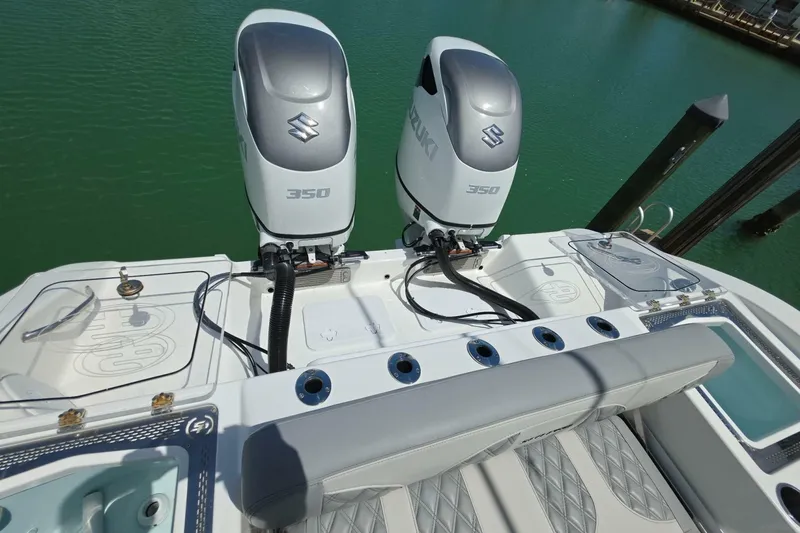 Slide: The Image of Sea Pro 322 Offshore 2024 - 10