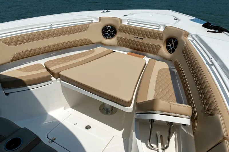 Slide: The Image of Sea Pro 322 Offshore 2024 - 15