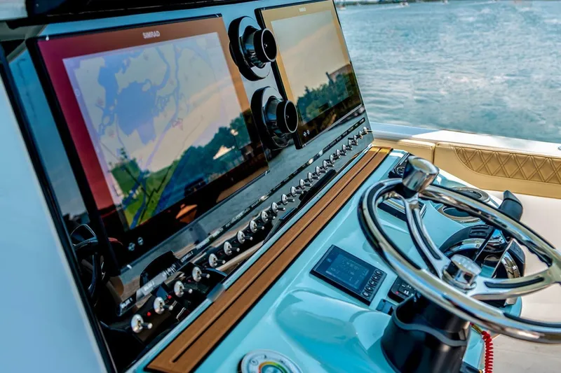 Slide: The Image of Sea Pro 322 Offshore 2024 - 17