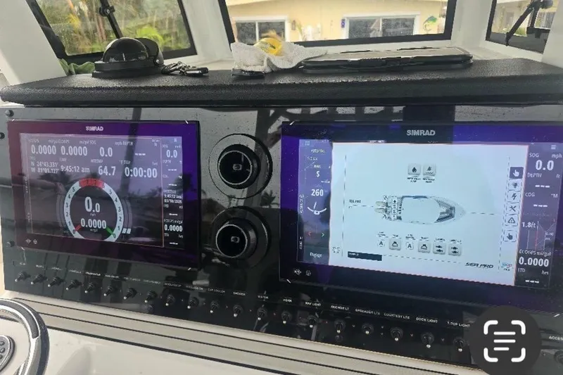 Slide: The Image of Sea Pro 322 Offshore 2024 - 18