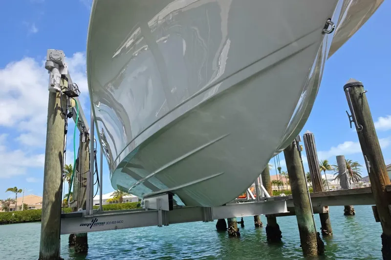 Slide: The Image of Sea Pro 322 Offshore 2024 - 5