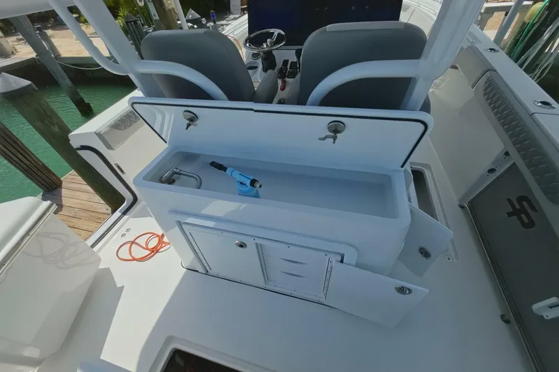Slide: The Image of Sea Pro 322 Offshore 2024 - 9