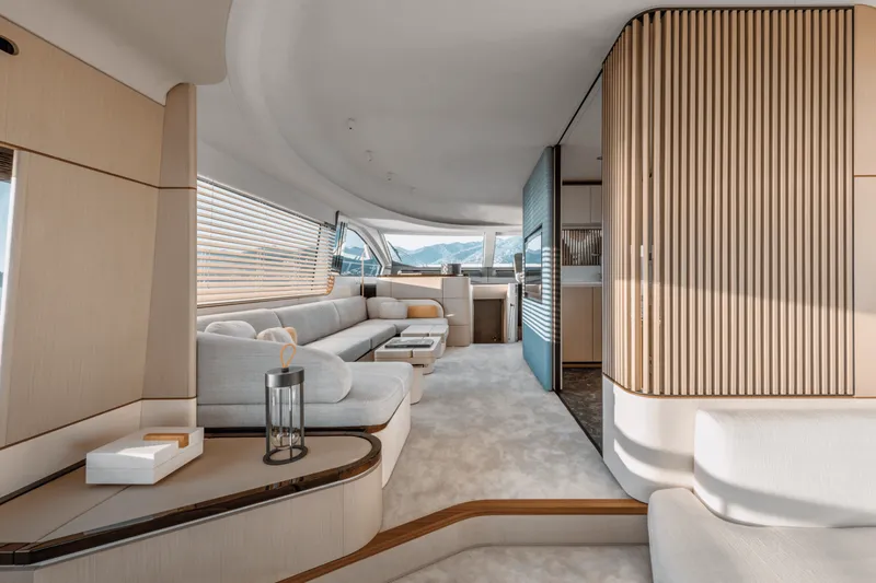 Slide: The Image of Azimut FLY 68 2024 - 21