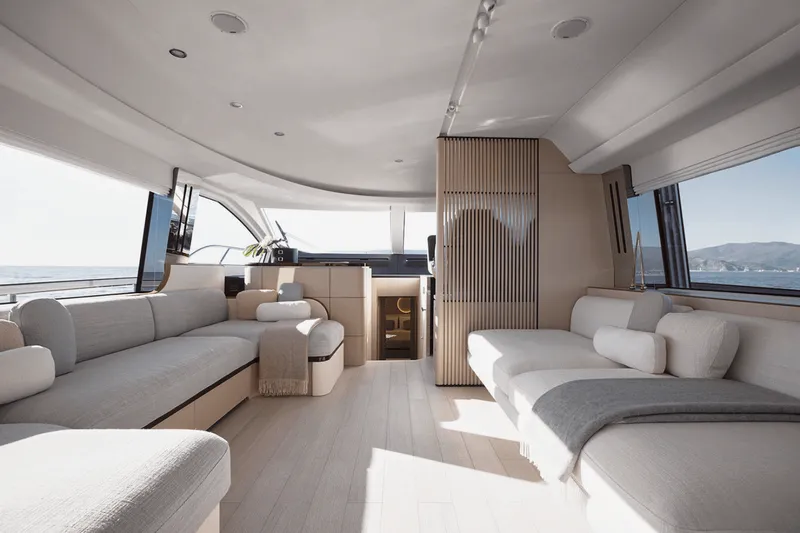 Slide: The Image of Azimut FLY 68 2024 - 28